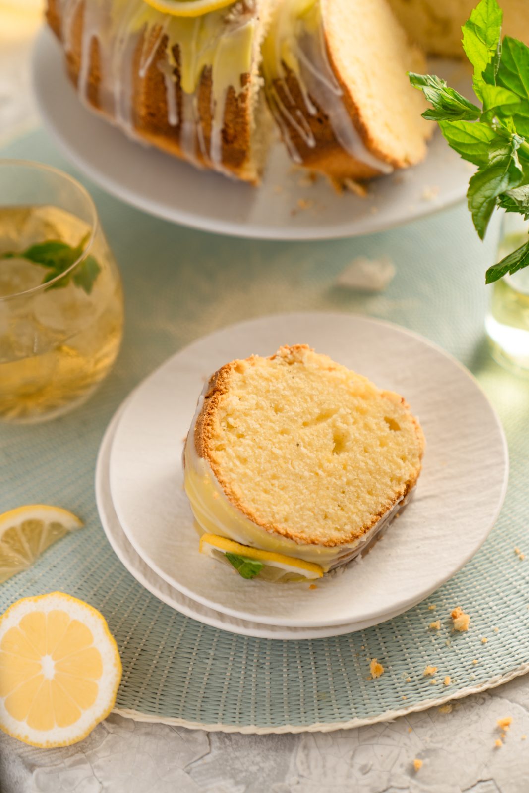 Rezept für saftiger Zitronen-Gugl. Einer unserer Favoriten an "trockenen" Kuchen. Schnell und easy gemacht und super saftig!