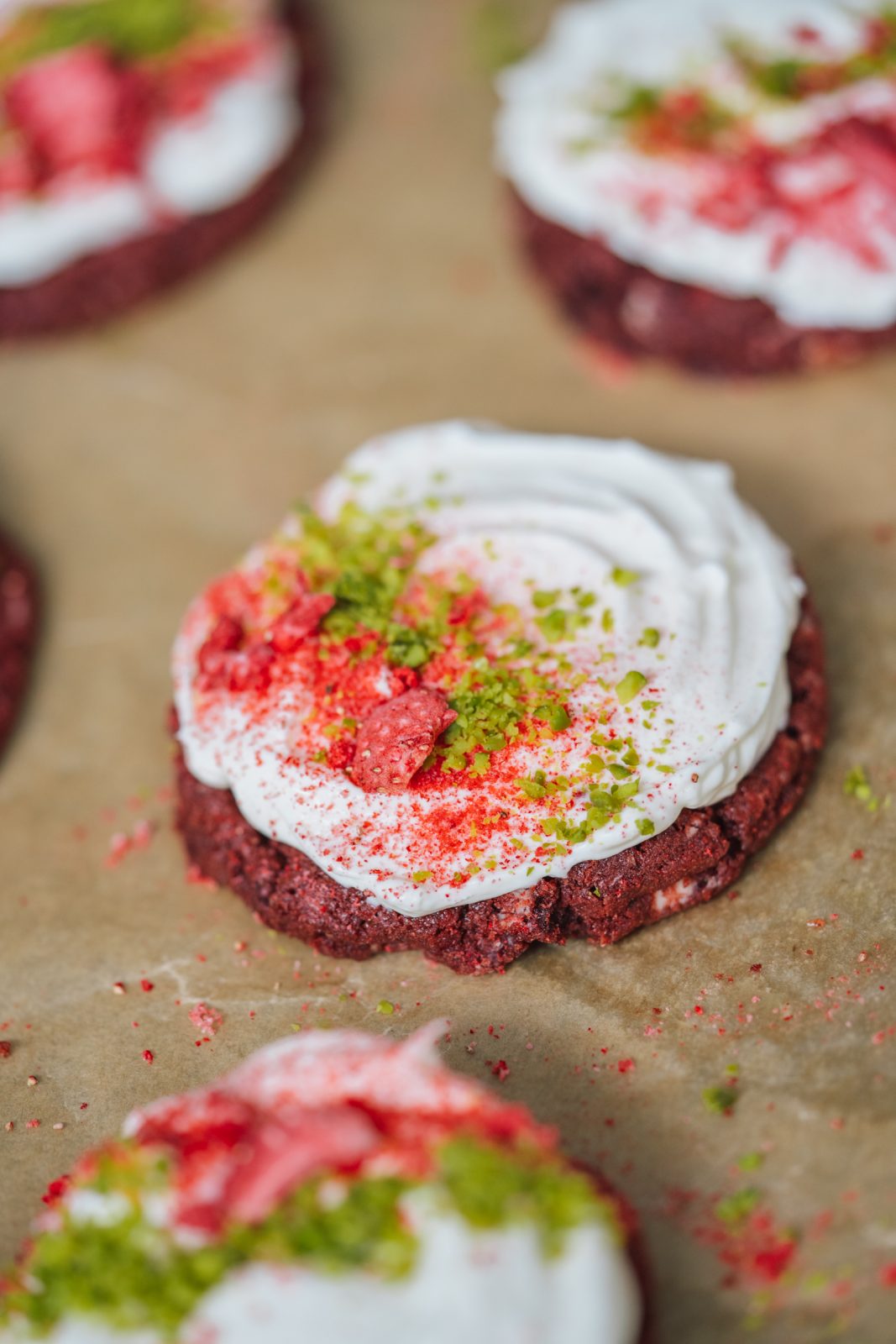 Rezept für leckere Red Velvet Cookies. Nicht nur zum Valentinstag sind unsere fixen Cookies eine gute Wahl.